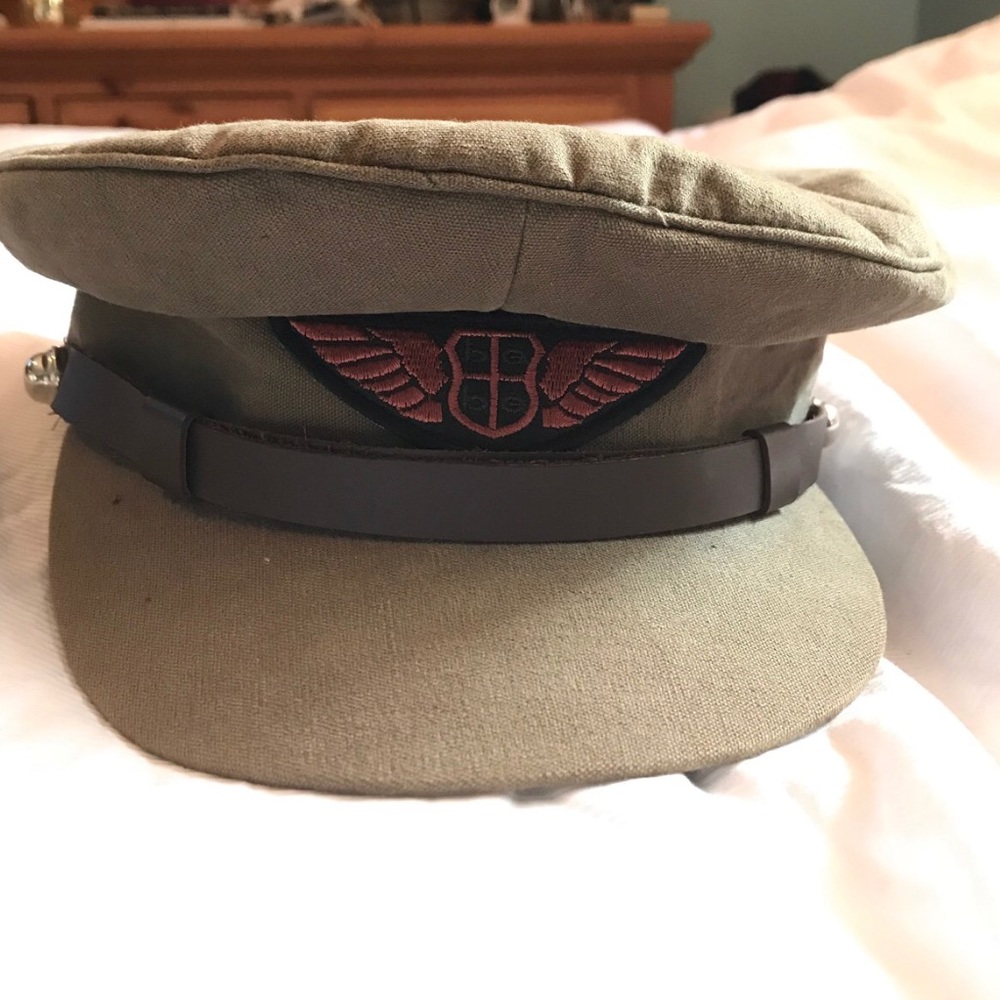 Bebe hat!!